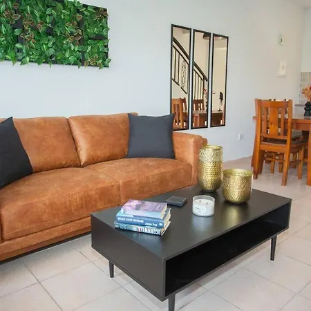 Estea - Olympia's Skyview Townhouse With A Pool Pafos