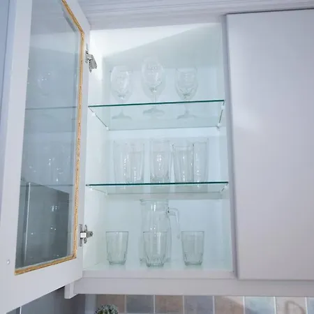 Estea - Olympia's Skyview Townhouse With A Pool