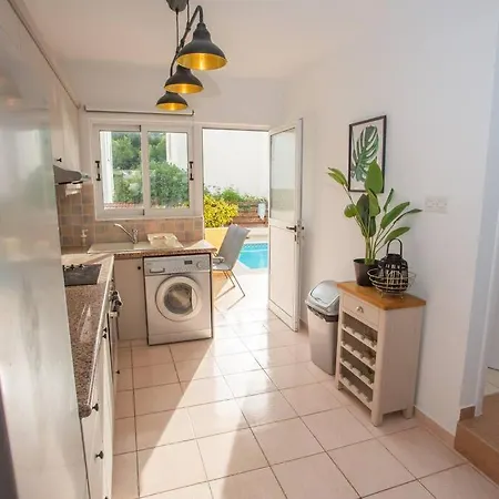 Estea - Olympia's Skyview Townhouse With A Pool 度假居 Paphos