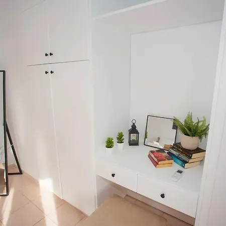 Дом отдыха Estea - Olympia's Skyview Townhouse With A Pool Пафос