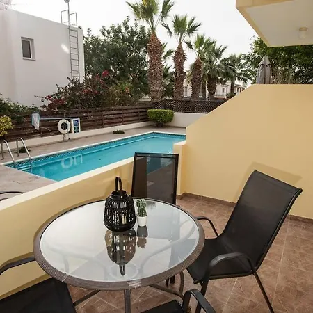 Дом отдыха Estea - Olympia's Skyview Townhouse With A Pool