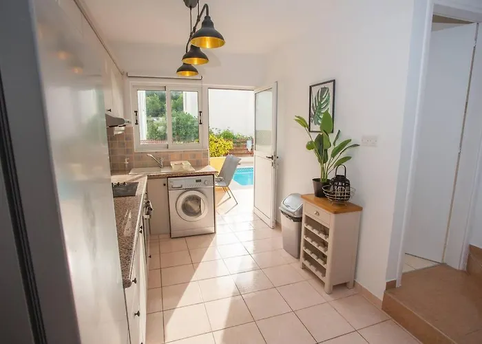 Estea - Olympia's Skyview Townhouse With A Pool 別荘 パ フォス