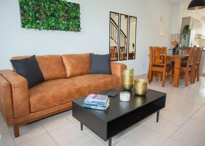 Estea - Olympia's Skyview Townhouse With A Pool Πάφος