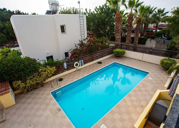 Estea - Olympia's Skyview Townhouse With A Pool
