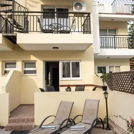 Semesterbostad Estea - Olympia's Skyview Townhouse With A Pool *