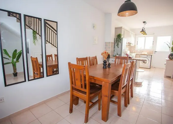 Estea - Olympia's Skyview Townhouse With A Pool Prázdninový dům